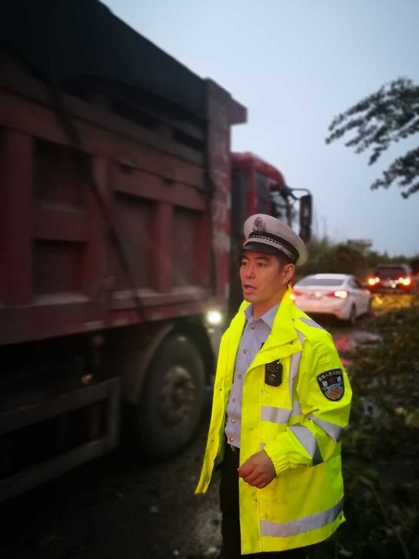 1531810937134440.jpg 9.大队长李向亮亲自上阵 .jpg