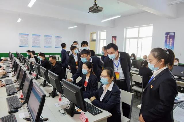 运城市一千五百余名行政执法人员参加公共法律知识考试