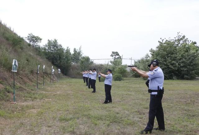 盐湖公安分局开展实弹射击训练