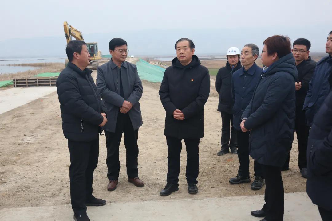 邓雁平调研鸭子池水生态综合提升工程项目