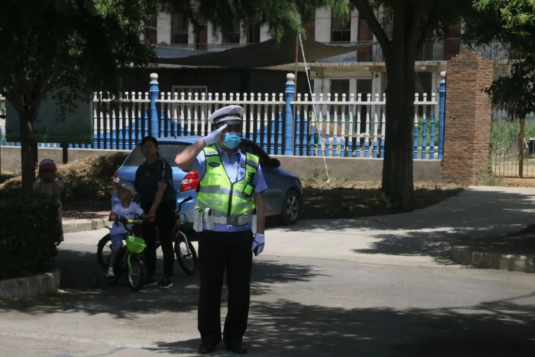 【“疫”线暖同袍“疫”路载誉归】万荣交警护送援沪天使平安回家