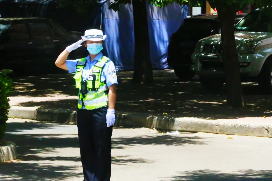 【“疫”线暖同袍“疫”路载誉归】万荣交警护送援沪天使平安回家