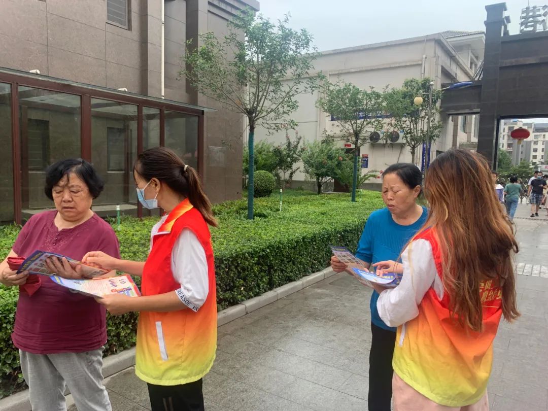 【禁毒防范】疫情核酸检测点开展禁毒宣传教育活动