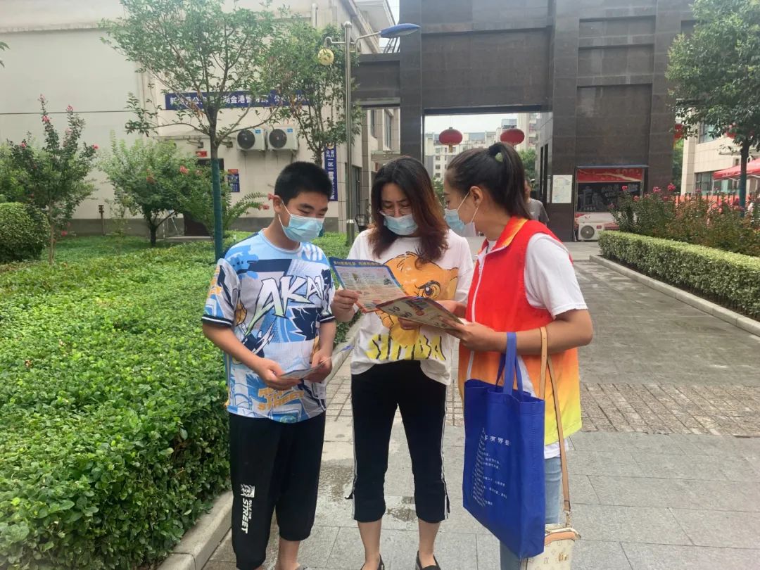 【禁毒防范】疫情核酸检测点开展禁毒宣传教育活动